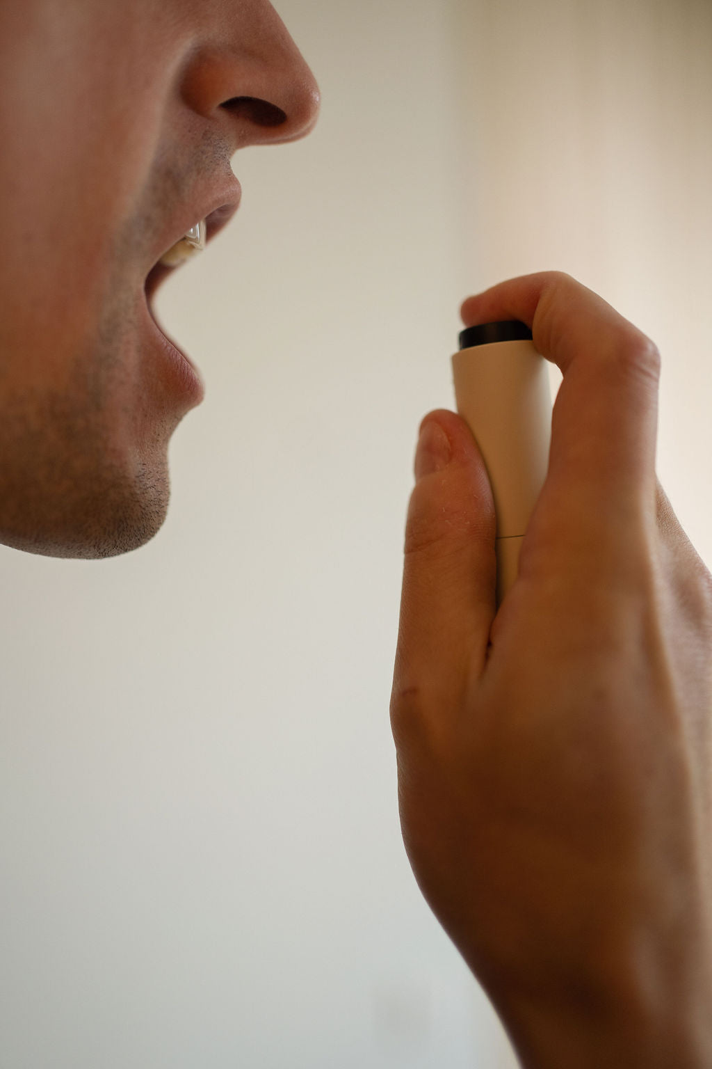 man-using-fenna-adult-vitamin-sprays